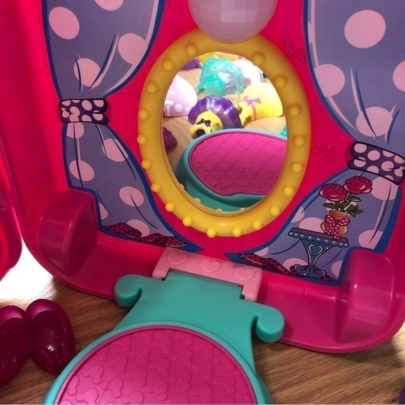 Disney Minnie Mouse Dress Up N Go Bowtique Runway Play Set Snap On Clothes - Picture 9 of 9